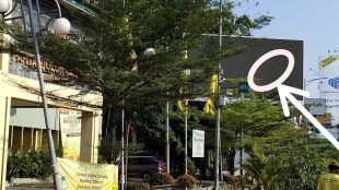 Reklame Videotron di Gedung Partai Golkar Kota Bekasi di Jalan A Yani, Margajaya, Bekasi Selatan, Kota Bekasi (dok. KM)
