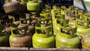 Tabung Gas 3kg kosong di salah satu pangkalan gas di Bengkulu