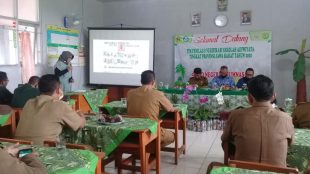 Tim Penilai & Verifikasi Sekolah Adiwiyata Tingkat Provinsi Jawa Barat Tahun 2020, menilai SDN Perumnas BP (Bumi Parungpanjang), Senin Sore (19/10/2020). (Dok : Hari Setiawan Muhammad Yasin/KM)