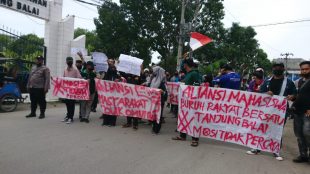 Aksi unjuk rasa Aliansi Mahasiswa Bersatu Tanjungbalai menolak UU Ciptaker, Senin 12/10/2020 (dok. KM)