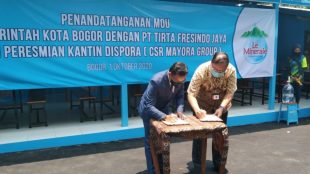 Penandatanganan kerjasama Pemkot Bogor dengan PT. Tirta Fresindo Jaya (Mayora Group) dalam penataan PKL sekitar GOR Pajajaran (dok. KM)