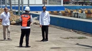 Presiden Joko Widodo memantau pembangunan terminal pelabuhan di Kabupaten Manggarai, NTT, Kamis 1/10/2020