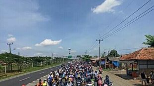 Konvoi buruh di Subang menolak omnibus law UU Cipta Kerja (dok. KM)