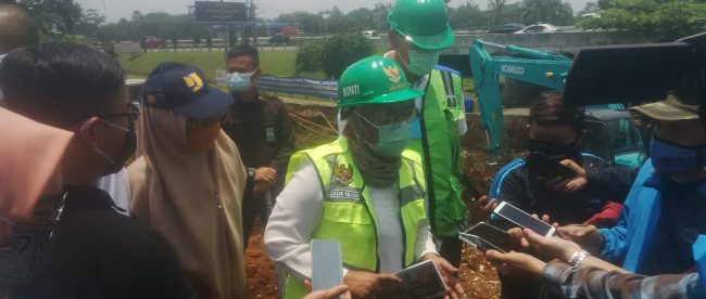 Bupati Bogor Ade Yasin saat meninjau pembangunan penataan Underpass Simpang Sentul, Rabu 14/10/2020 (dok. KM)