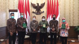 Kejari Kota Bogor Beri Penghargaan kepada Tiga Instansi Pemkot Bogor (dok. Prokompim)