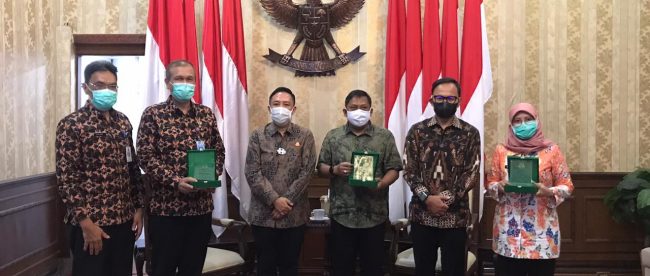 Kejari Kota Bogor Beri Penghargaan kepada Tiga Instansi Pemkot Bogor (dok. Prokompim)