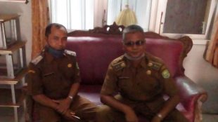 Korwil Pendidikan Tambakdahan, Subang, Mukhamad Ikin Nasiki didampingi Dudu Badrutamam (dok. KM)