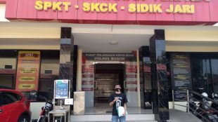 Pimpinan Umum "Sorot Tipikor" R. Rindiawan Usai Membuat LP di Polres Kab. Bogor, Selasa 27/10/2020 (dok. KM)