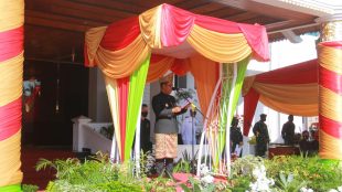 Plt.Gubernur Bengkulu Dedy Ermansyah saat menjadi inspektur upacara pada HUT Peringatan hari jadi Provinsi Bengkulu ke 52,Rabu 18/11/2020