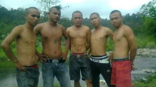 Lima Orang Pemuda Kedurang Rela Menggunduli rambutnya sebagai bukti kekompakan mereka mendukung Budi-Helmi pada Pilkada Desember 2020 (Tim "Gundul")