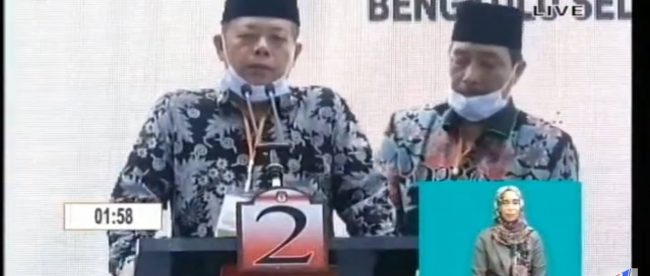 Paslon Pilkada Budiman Ismaun-Helmi Paman saat acara Debat Kandidat yang di selenggarakan KPUD Bengkulu Selatan pada Senen,(16/11/2020)