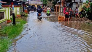 Genangan air di di Jalan Keramat Agis lingkungan III Kelurahan Tanjungbalai IV, Kecamatan Tanjungbalai Utara, Kota Tanjungbalai (dok. KM)