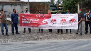 PPK Simpang Empat dibantu oleh PPS Desa Sekecamatan Simpang Empat melakukan Sosialisasi mengajak masyarakat untuk menonton siaran langsung Debat Publik Calon Bupati dan Wakil Bupati Asahan.