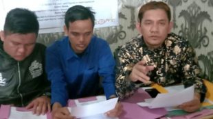 Tim Advokad Bayu Purnomo partner saat di konfirmasi wartawan Rabu (04/11/2020). Sumber foto: Beritamerdekaonline.com