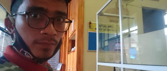 Hendra, wartawan KM, saat melaporkan DR ke Polres Tanjungbalai terkait pelarangan meliput terhadap wartawan. (dok. KM)