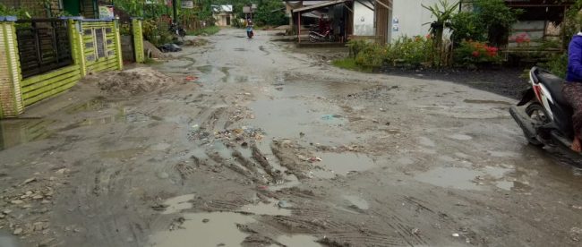 Kondisi jalan di Desa Dimpang Empat, Asahan (dok. KM)