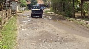 Kondisi ruas Jalan Bendungan-Gambarsari, Kabupaten Subang (dok. KM)