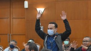 Marlen Erickson Sitompul, wartawan jurnas.com, terpilih menjadi ketua KWP (Koordinatoriat Wartawan Parlemen) Periode 2020 - 2022, Rabu dini hari di press room DPR-RI, Jakpus 3/10/2020 (dok. Hari Setiawan Muhammad Yasin/KM)