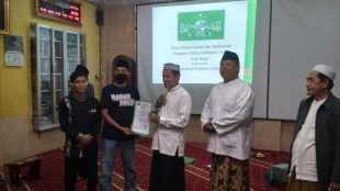 Penyerahan SK Lembaga di Bawah PCNU Kota Bogor, Jumat 6/11/2020 (dok. KM)
