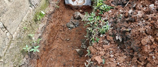 Pemasangan U-ditch di Sumber Jaya yang tidak memakai lantai kerja (dok. KM)