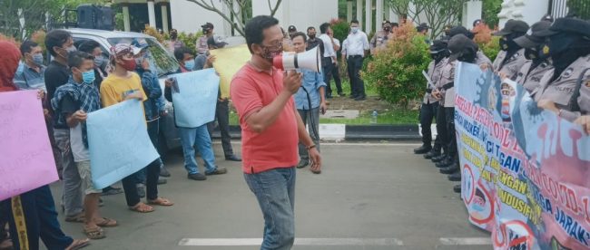 Massa yang tergabung dalam 