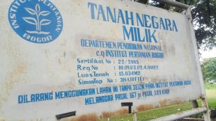 Plang yang diduga menyerobot lahan warga (dok. KM)