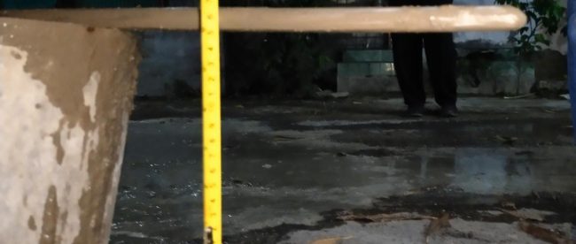 Uji kekentalan beton di lokasi pengecoran Jalan Darmawangsa 3 Rt01/05 Perum Bekasi Regensi 1 Keluarahan Wanasari Kecamatan Cibitung (dok. KM)