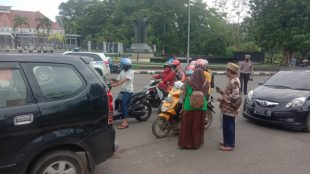 FKDT Subang Bagikan 3.000 Masker kepada pelintas, Senin 14/12/2020 (dok. KM)