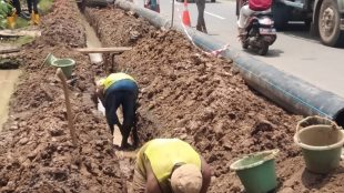 Pekerjaan galian dalam proyek SPAM di Pamanukan, Subang (dok. KM)