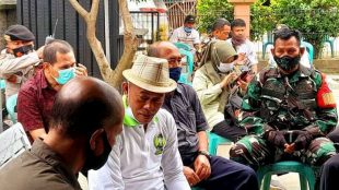 Bupati Subang Ruhimat serahkan bantuan excavator di Desa Blanakan (dok. KM)