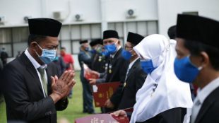 Bupati Subang Ruhimat usai melantik pengurus baru BAZNAS Subang, Selasa 5/1/2020 (dok. KM)