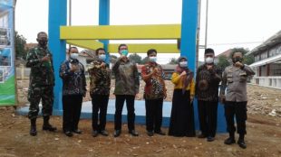 Asda II dr. Nunung Suhaeri meresmikan Pamsimas di Desa Tanjungsari Barat, Kecamatan Cikaum, Kabupaten Subang (dok. KM)