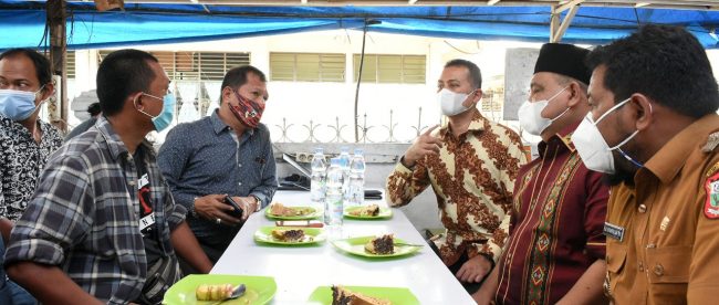 Wakil Gubernur Sumatera Utara dan Wali Kota Tanjungbalai serta ketua PWI Sumatera Utara bersilaturahmi ke salah satu tokoh pers Sumut (dok. KM)