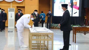 Menteri Dalam Negeri (Mendagri) Tito Karnavian lantik Deputi Bidang Pengelolaan Batas Wilayah Negara Badan Nasional Pengelola Perbatasan (BNPP)Â Robert Simbolon, hari ini, Kamis (18/02), sebagai Penjabat (Pj) Gubernur Bengkulu secara virtual.