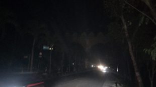 Simpang Gapura Selamat datang di Kota Tanjungbalai KM 7, Kelurahan Sijambi, Kecamatan Tanjungbalai yang gelap pada saat malam karena 7 tiang lampu jalan mati (dok. KM)