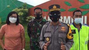 Kapolsek Parungpanjang Kompol Wagiman memimpin sidak ke Perumahan Puri Harmoni 8 Desa Cibunar, terkait PPKM Skala Mikro, Sabtu pagi 13/2/2021 (Dok. Hari Setiawan Muhammad Yasin/KM)