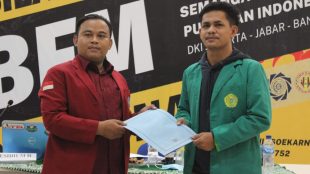 Ketua Presidium Nasional (Presnas) BEM Zona III Periode 2021-2022 Hendi saat serah terima jabatan (stock)