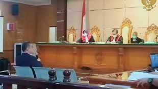 Saksi ahli hukum pidana DR. Chairul Huda SH. MH saat memberikan keterangan dalam kasus OTT Sekdis DPKPP Kabupaten Bogor (Jum'at 26/02/2021)