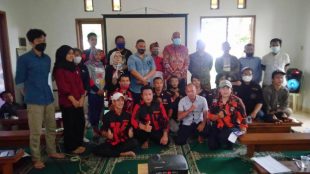 Peserta dan narasumber diklat jurnalistik dan penyiaran yang digelar Mitra Reskrim Community di Depok, Sabtu 20/3/2021 (dok. KM)