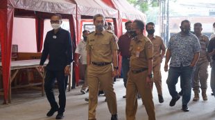 Wakil Wali Kota Bogor Dedie A. Rachim dan dinas terkait saat meninjau BCP Cilendek Kecamatan Bogor Barat, Kota Bogor, Senin 26/4/2021 (dok. KM)