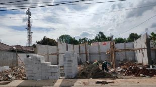 Bangunan toko yang diduga melanggar perizinan di Mustika Jaya, Kota Bekasi (dok. KM)