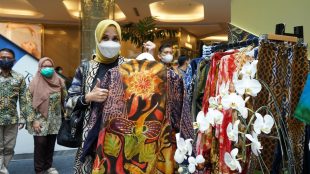 Wakil Ketua Dekranasda Kota Bogor Yantie Rachim saat hadir di Pekan Kerajinan Jawa Barat dan Karya Kreatif Jawa Barat (dok. Prokompimda)
