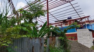 Bangunan gudang yang berlokasi di Kampung Pedurenan Rt004/002, Kelurahan Pedurenan, Kecamatan Mustika Jaya, Kota Bekasi (dok. KM)