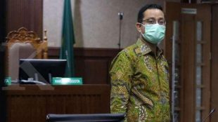 Terdakwa yang juga mantan Menteri Sosial Juliari Batubara mengikuti jalannya sidang lanjutan kasus korupsi Bantuan Sosial (Bansos) COVID-19 di Pengadilan Tipikor, Jakarta, Rabu (9/6/2021). Sidang tersebut beragendakan mendengarkan 11 saksi yang dihadirkan tim Jaksa Penuntut Umum (JPU) pada Komisi Pemberantasan Korupsi (KPK). (Dok : Hari Setiawan Muhammad Yasin/KM)