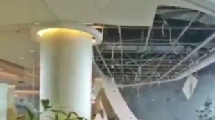 Plafon Mal Margo City yang ambrol pada Sabtu sore 21/8/2021