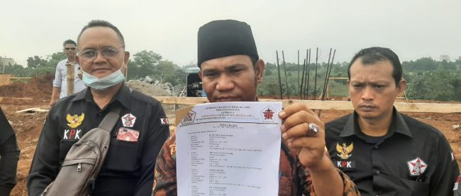 LBH KPK (Komisi Pengawas Korupsi) Provinsi Banten menggelar konferensi pers untuk menggugat ke PTUN Jawa Barat lahan stadion mini di Desa Singabraja Kecamatan Tenjo, Rabu 15 September 2021, (Dok. Hari Setiawan Muhammad Yasin/KM)