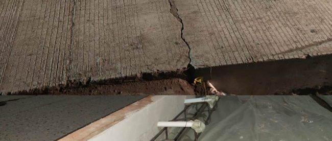 Kodisi rigid beton sudah mengalami keretakan, di Jalan Raya H. Bosih, Kelurahan Wanasari, Kecamatan Cibitung, Kabupaten Bekasi (dok. KM)