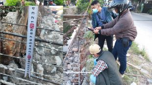 Awak media saat memantau kegiatan turap kali Perumahan Pondok Timur Indah (PTI) Kelurahan Jatimulya, Kecamatan Tambun Selatan, Kabupaten Bekasi (dok. KM)