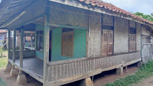 Rumah Misroni, warga Kampung Handiwung, Desa Damping, Kecamatan Pamarayan, Kabupaten Serang, Provinsi Banten (dok. KM)