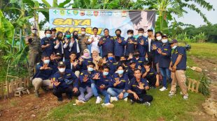 Tim relawan kegiatan vaksinasi massal Pemdes Lumpang, Kecamatan Parungpanjang, Kabupaten Bogor (Dok. KM/HSMY)